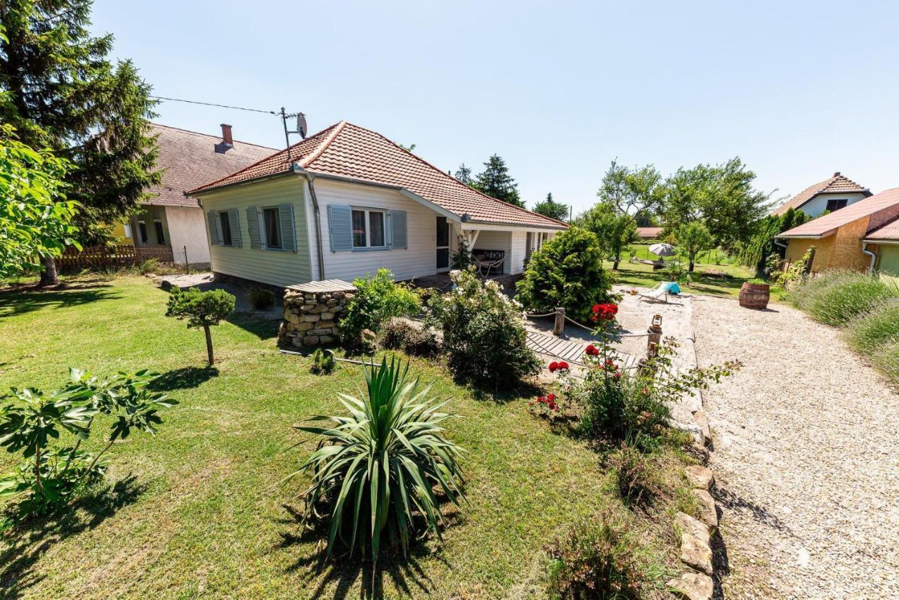 Berrybay Holidayhome Balatonkeresztur Luaran gambar